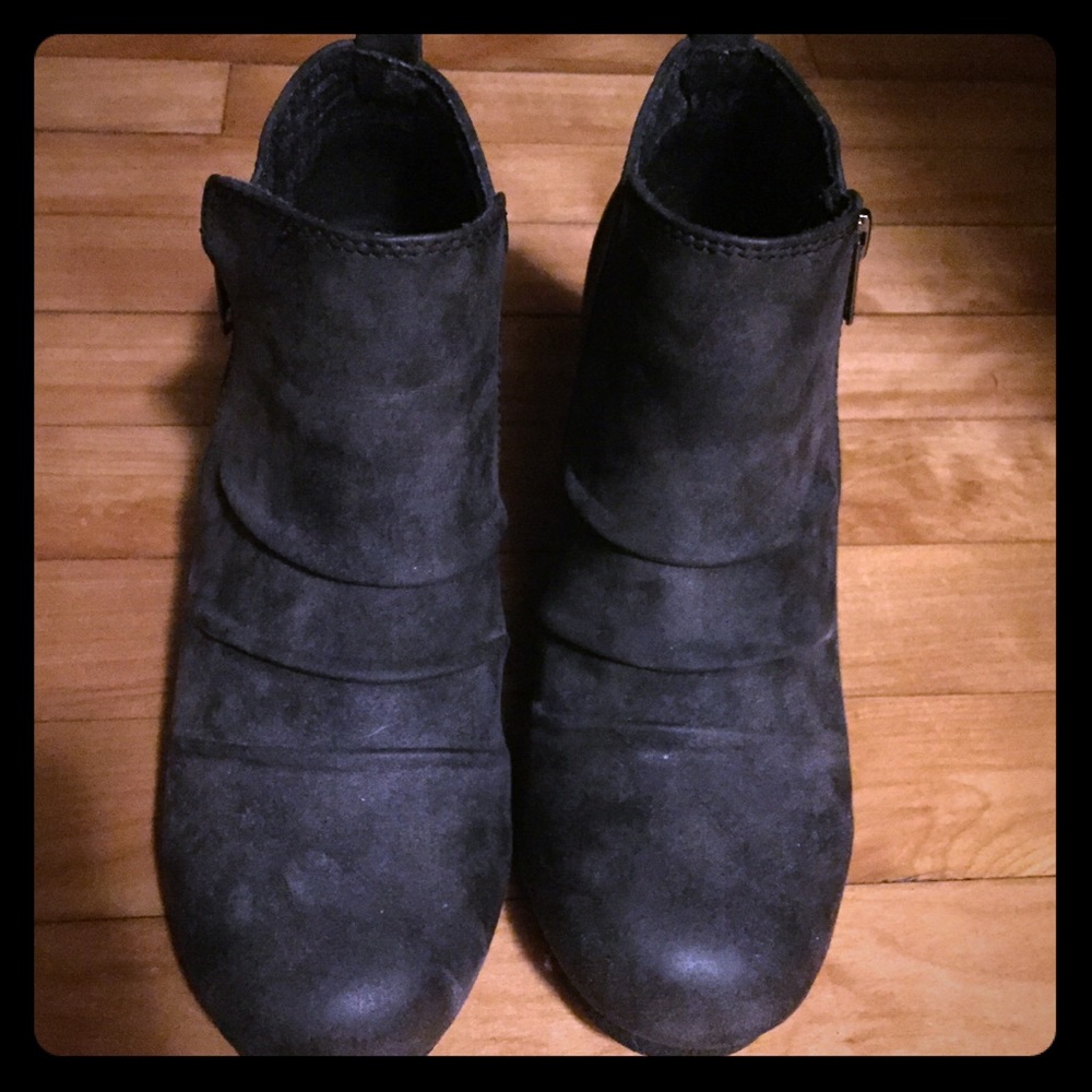 Suede dark grey wedge
